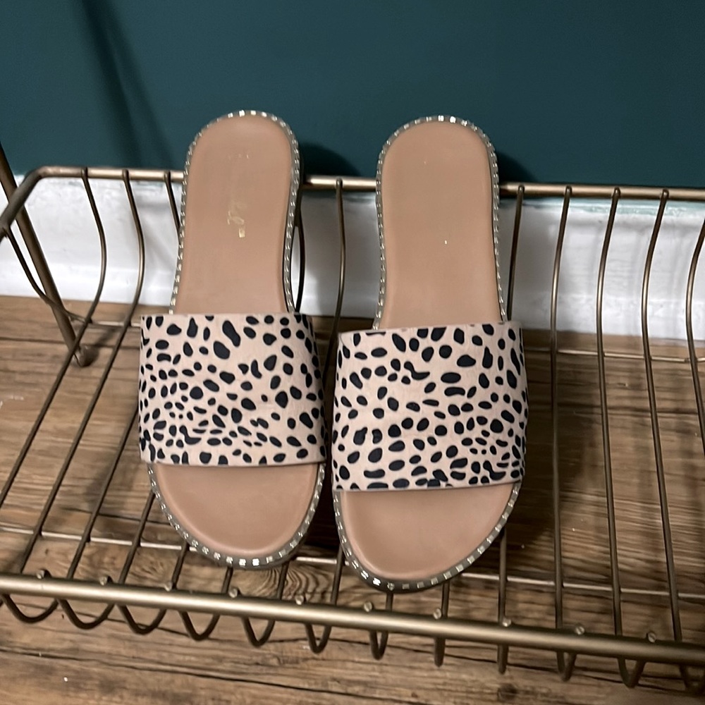 GUC Bonnibel Leopard Flat Mules Size 8
